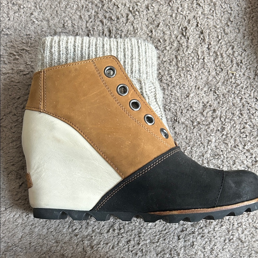 Sorel Tan and Black Winter Boots with Cream Knit Cuff - Picture 3 of 7